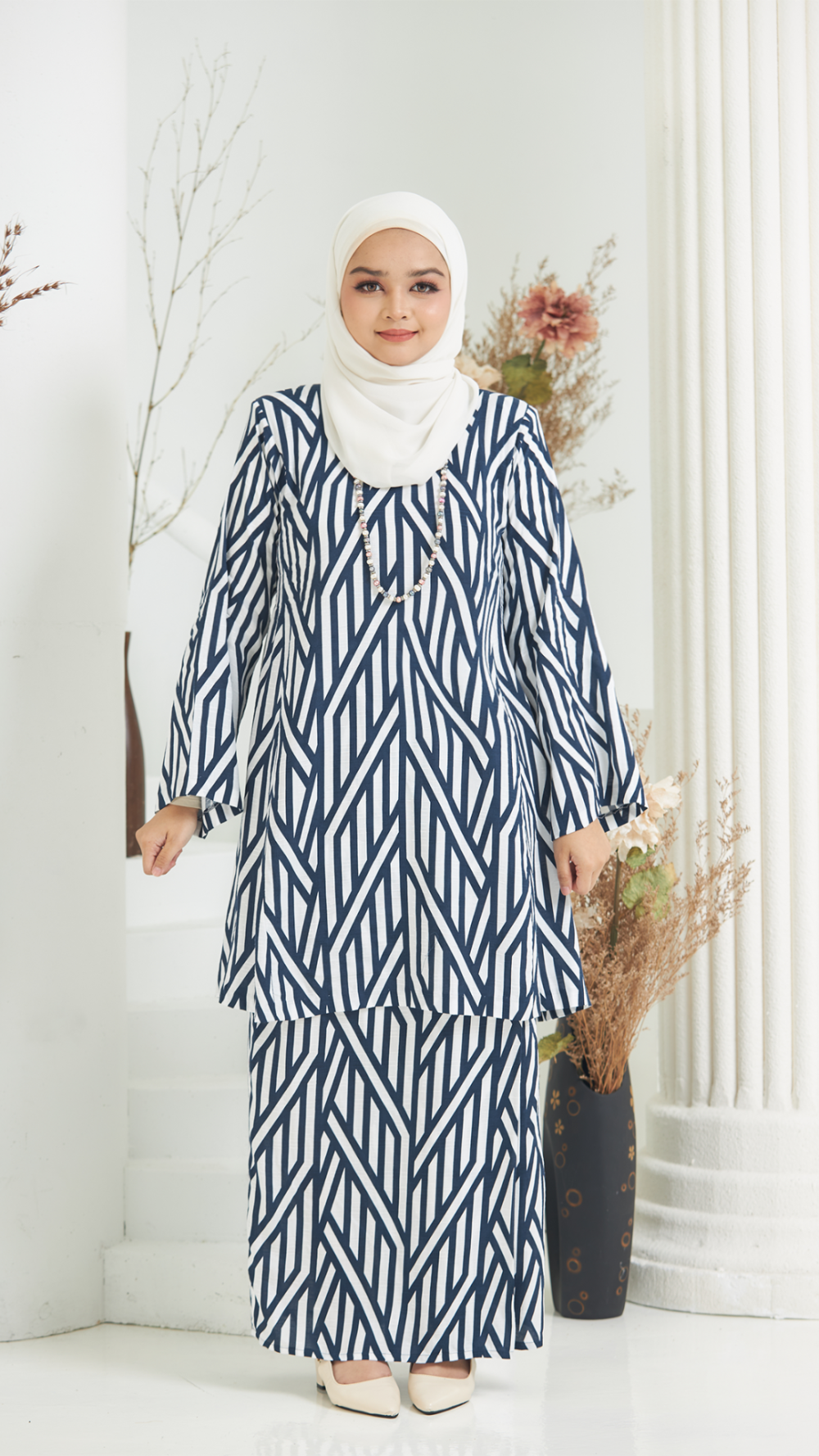 Olivia - Kurung Pesak Labuh - Dark Blue & White