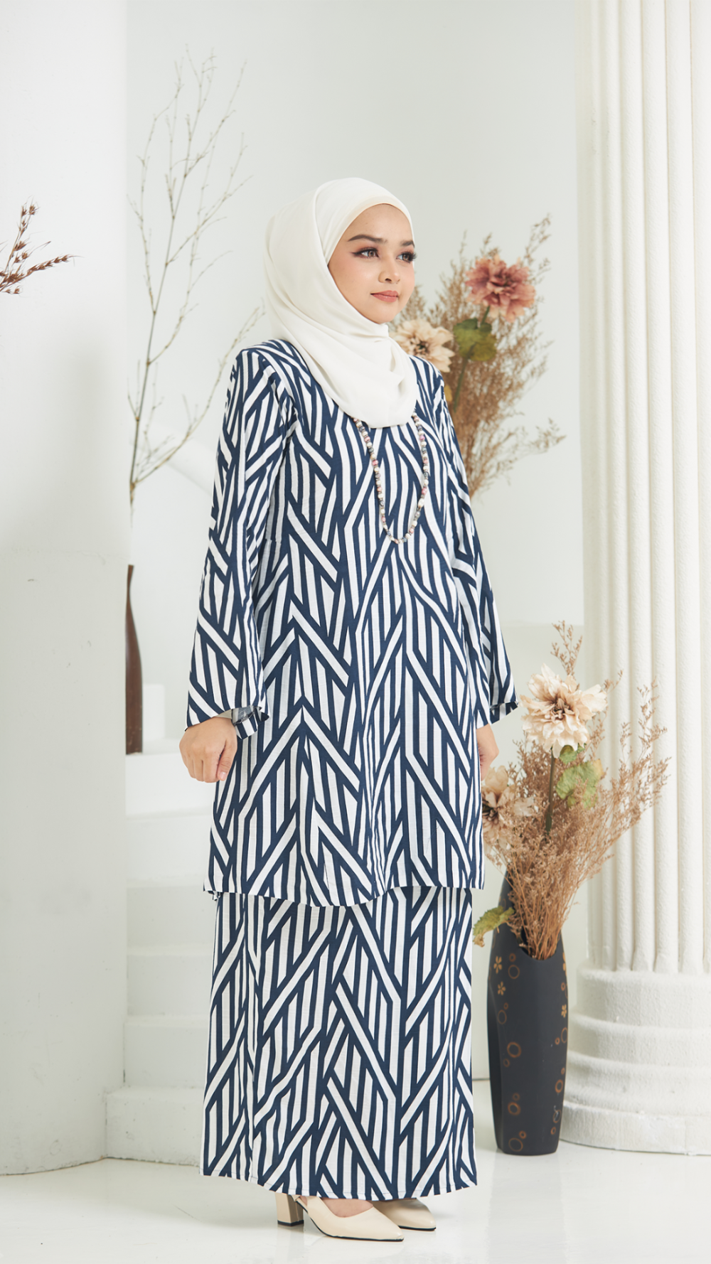Olivia - Kurung Pesak Labuh - Dark Blue & White - Image 2