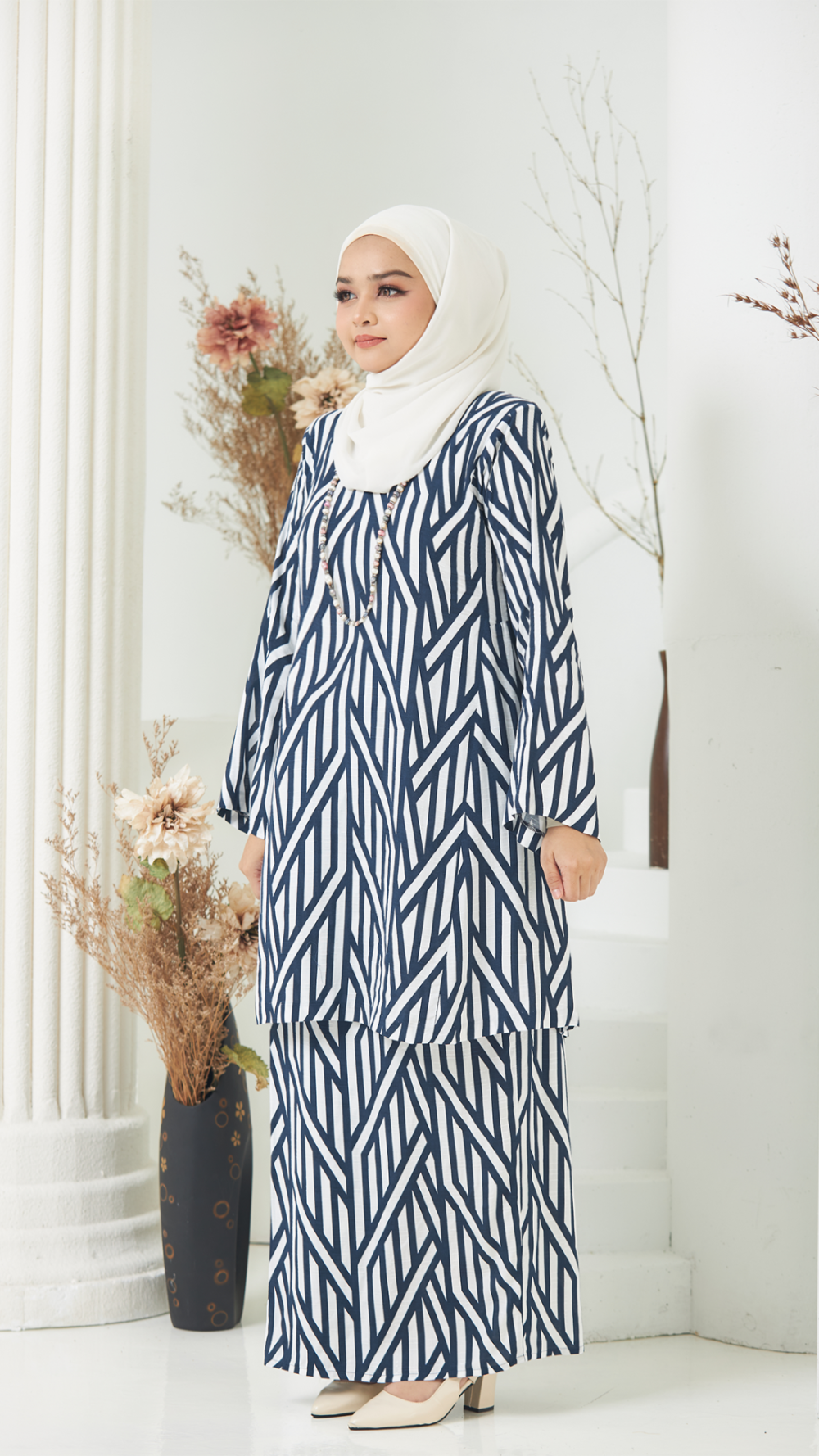 Olivia - Kurung Pesak Labuh - Dark Blue & White - Image 3
