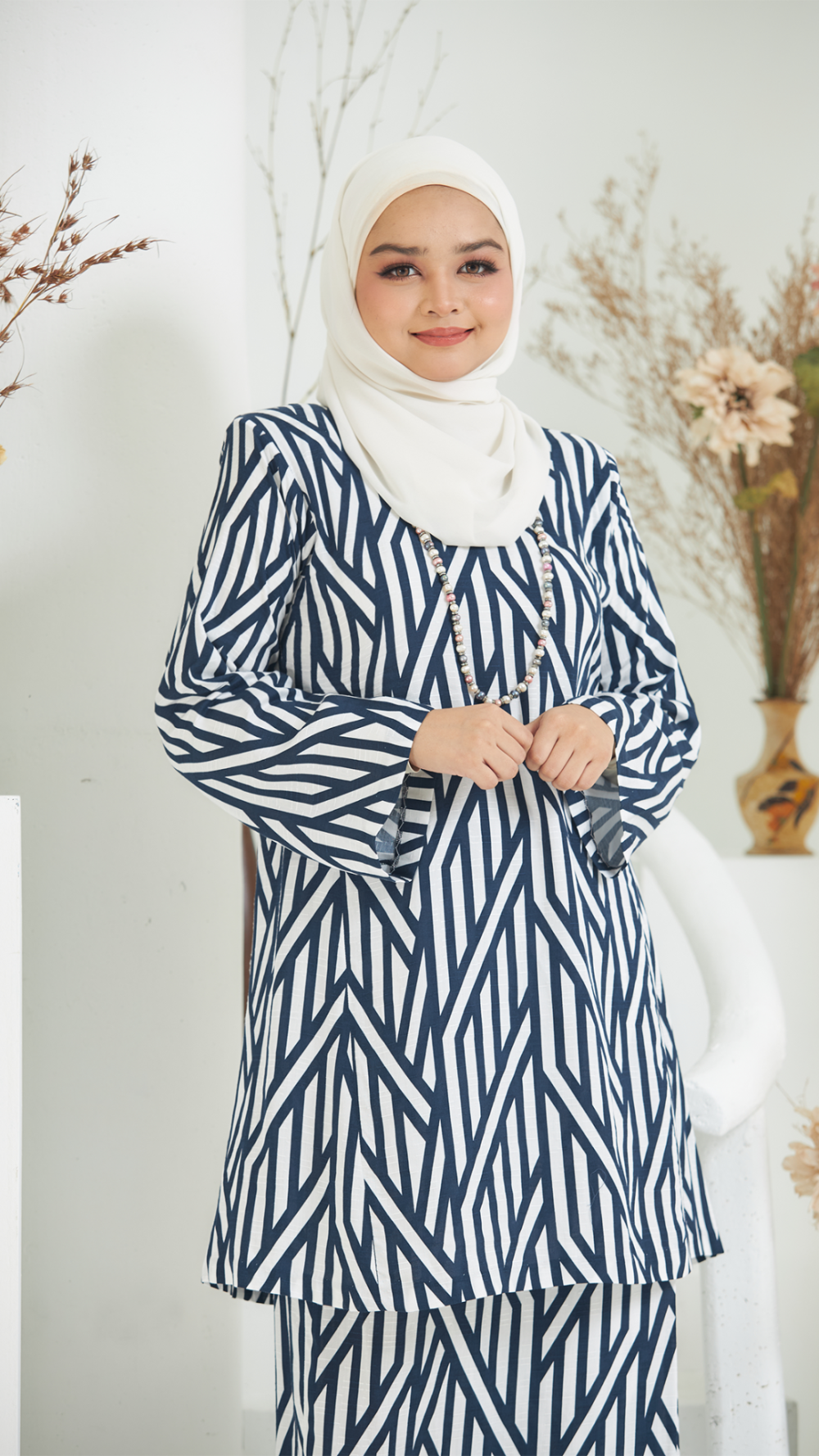 Olivia - Kurung Pesak Labuh - Dark Blue & White - Image 4