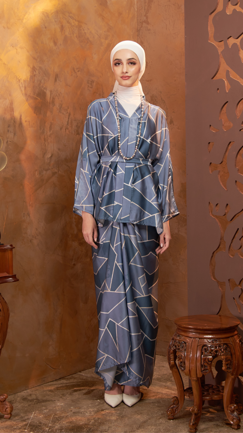 Melodi Abstract- Kebaya Kaftan ( Kain Pario ) - Blue White