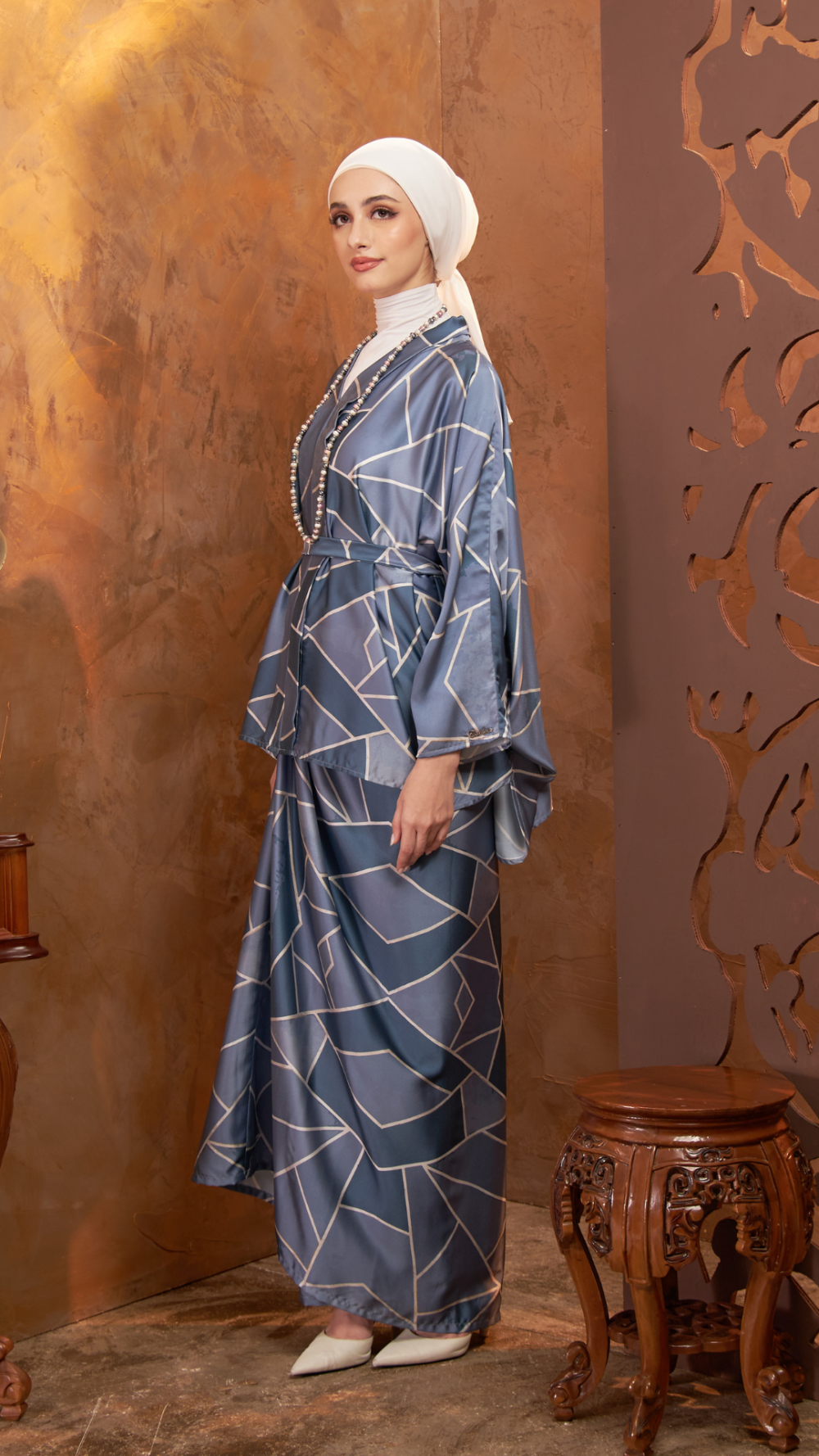 Melodi Abstract- Kebaya Kaftan ( Kain Pario ) - Blue White - Image 2