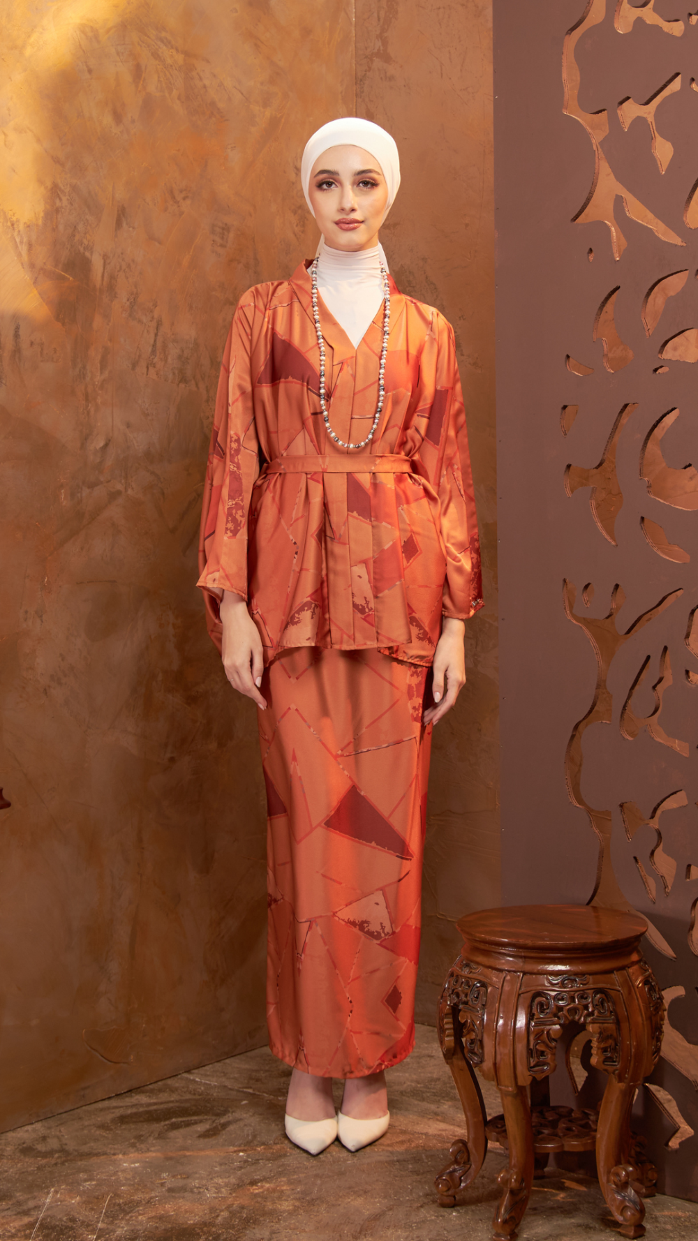 Melodi Abstract - Kebaya Kaftan ( Kain Pleated Satin ) - Orange Brick