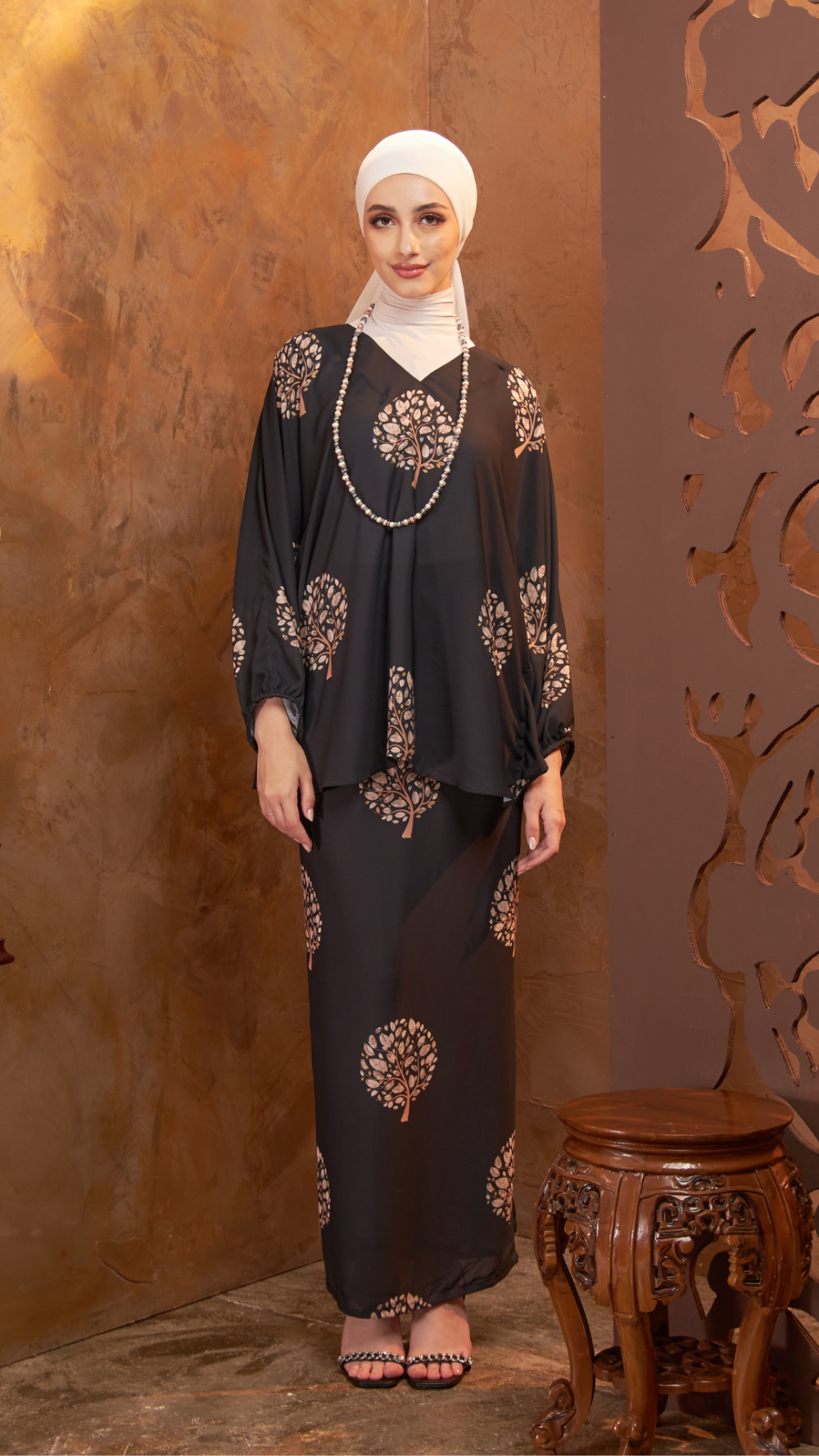 Melodi Flora - Kurung Kaftan ( Kain Pleated Satin ) - Cream