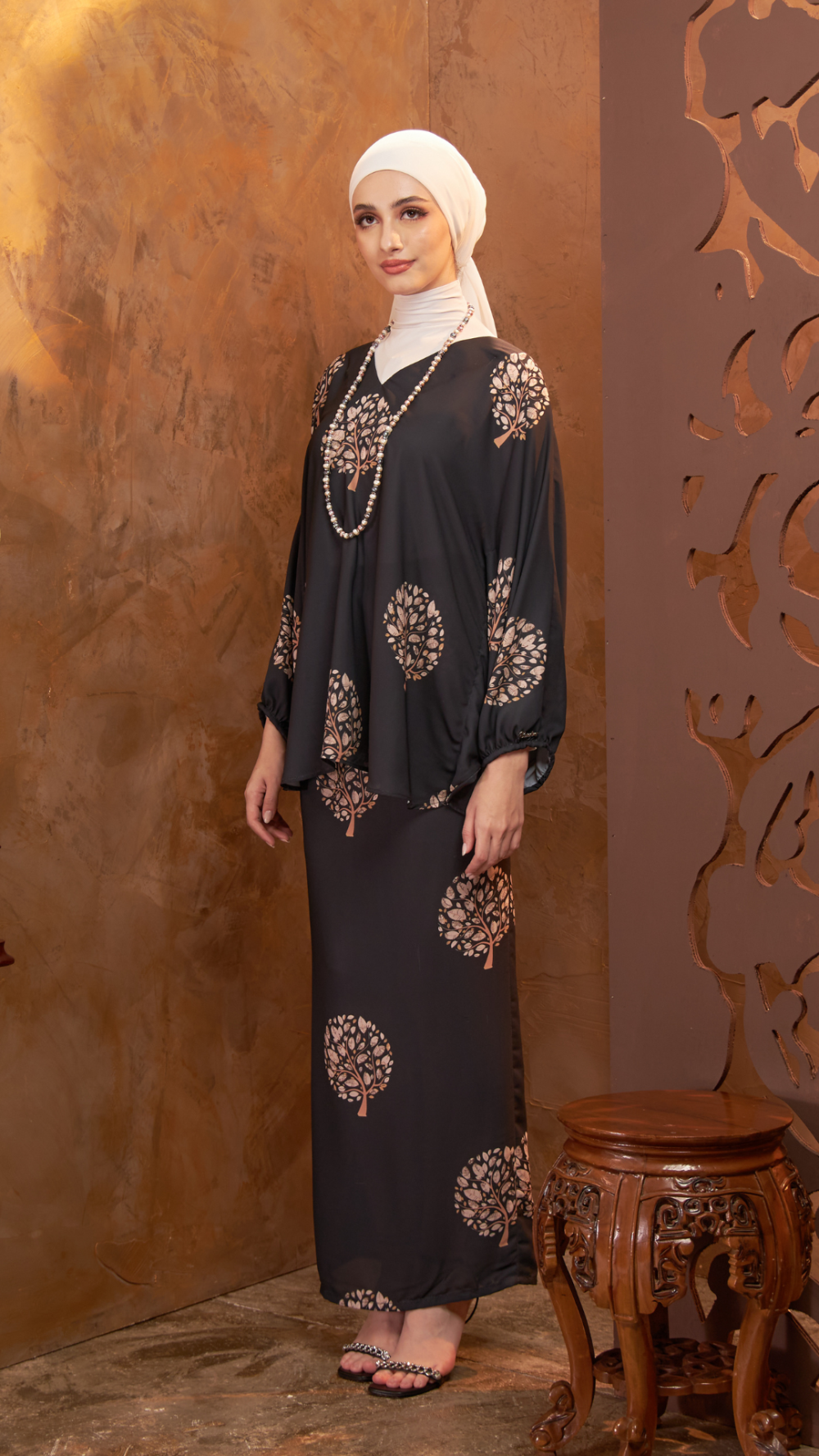 Melodi Flora - Kurung Kaftan ( Kain Pleated Satin ) - Cream - Image 2
