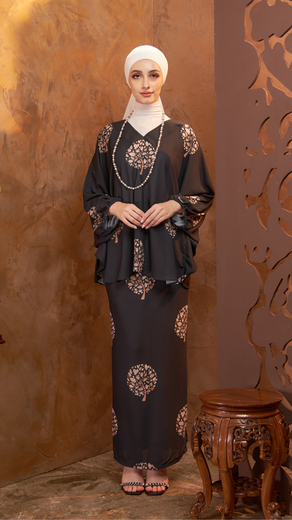 Melodi Flora - Kurung Kaftan ( Kain Pleated Satin ) - Cream - Image 4