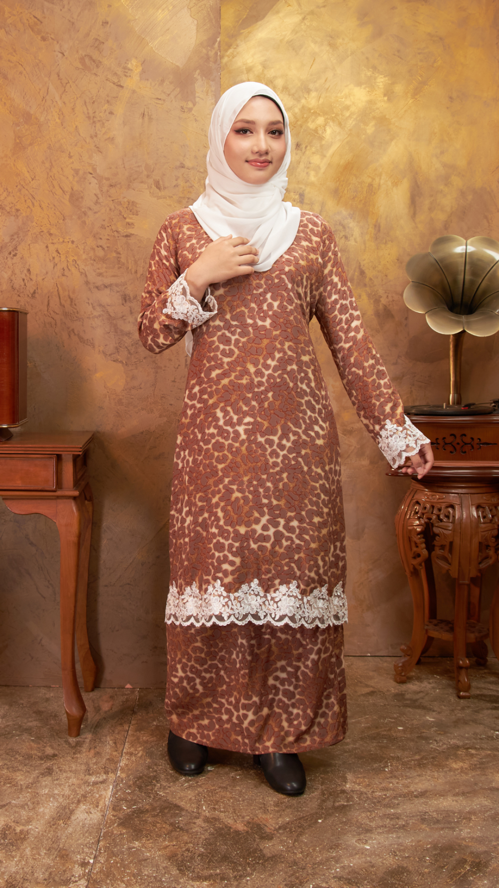 Alunan - Kurung Pesak Labuh - Orange - Image 3
