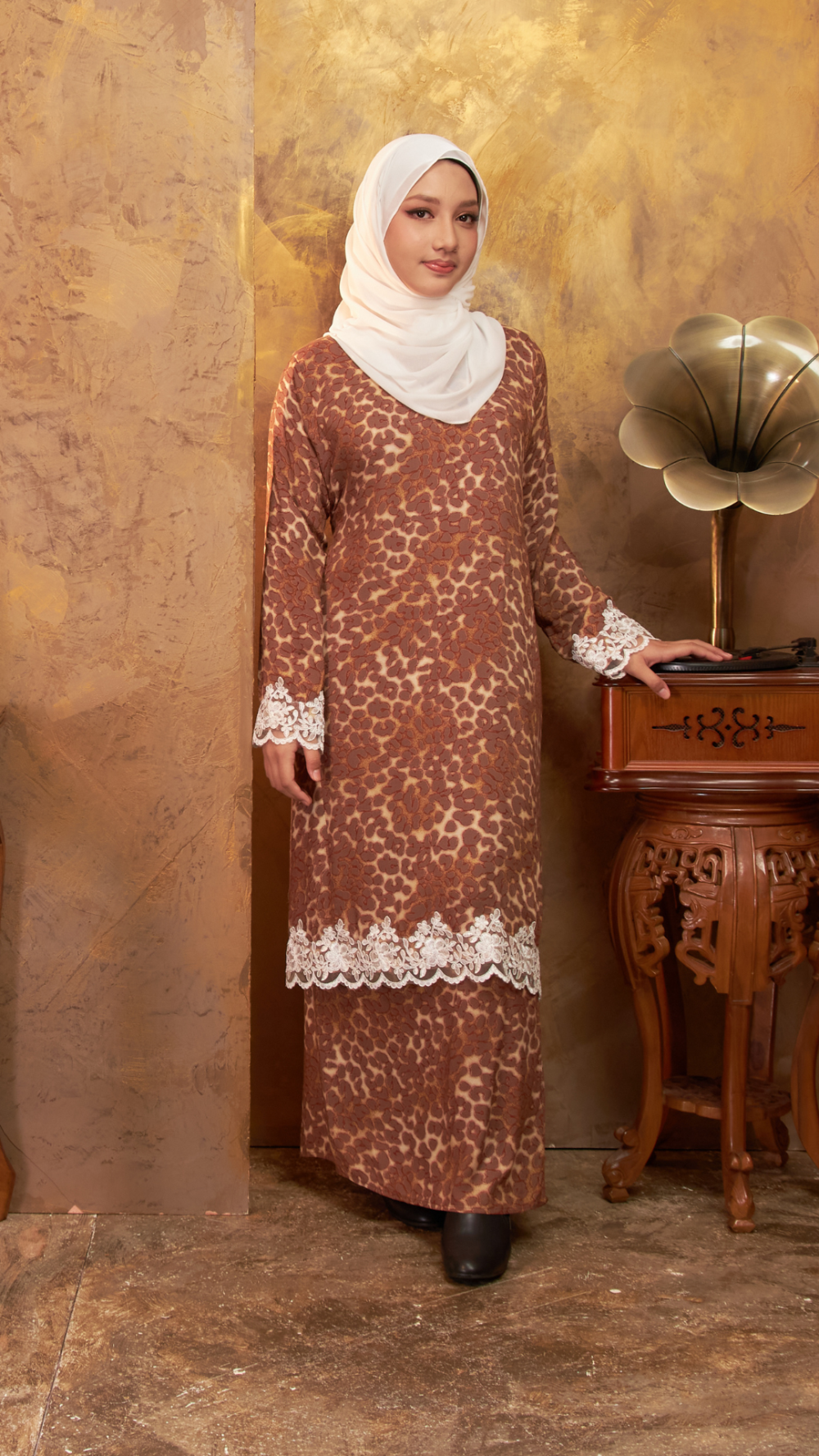 Alunan - Kurung Pesak Labuh - Orange - Image 4