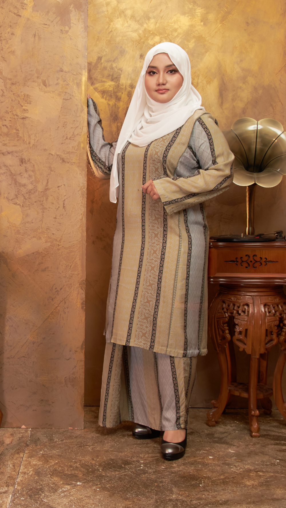 Arum - Kurung Pesak Labuh - Grey - Image 3