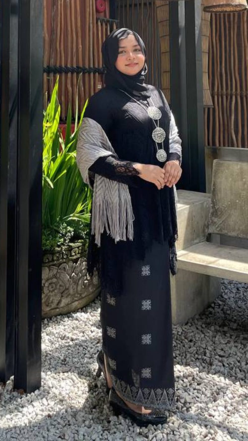 Haifa - Kebaya Pendek - Black - Image 2