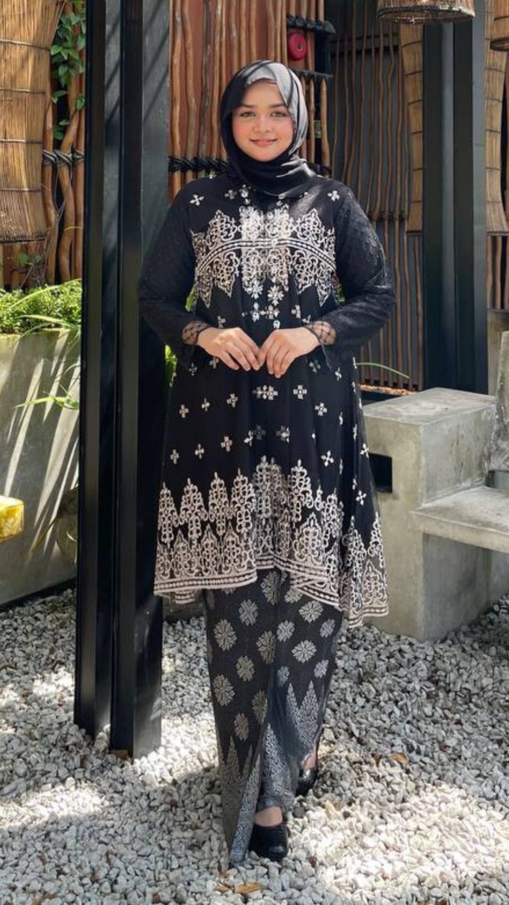 Suraya - Kebaya Labuh - Black