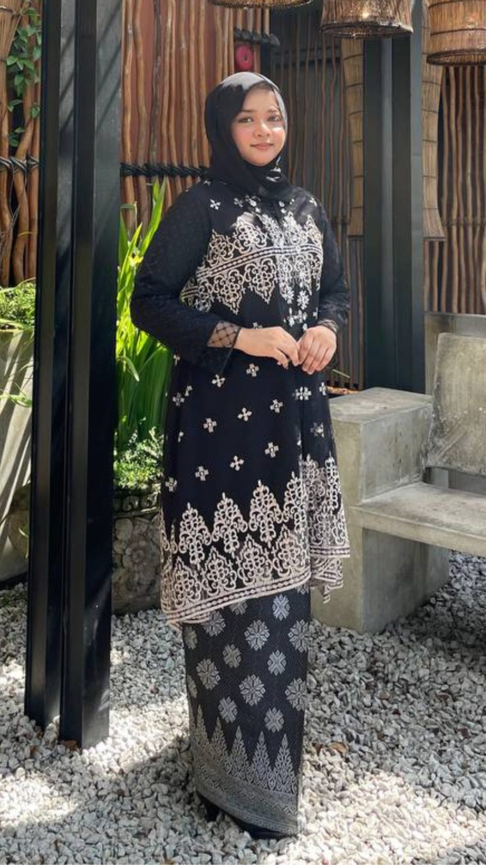 Suraya - Kebaya Labuh - Black - Image 2