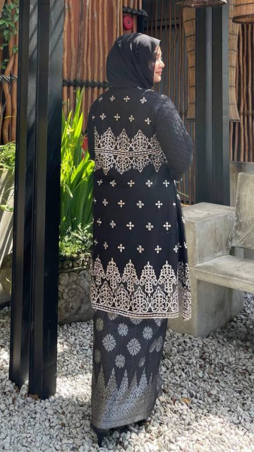 Suraya - Kebaya Labuh - Black - Image 3