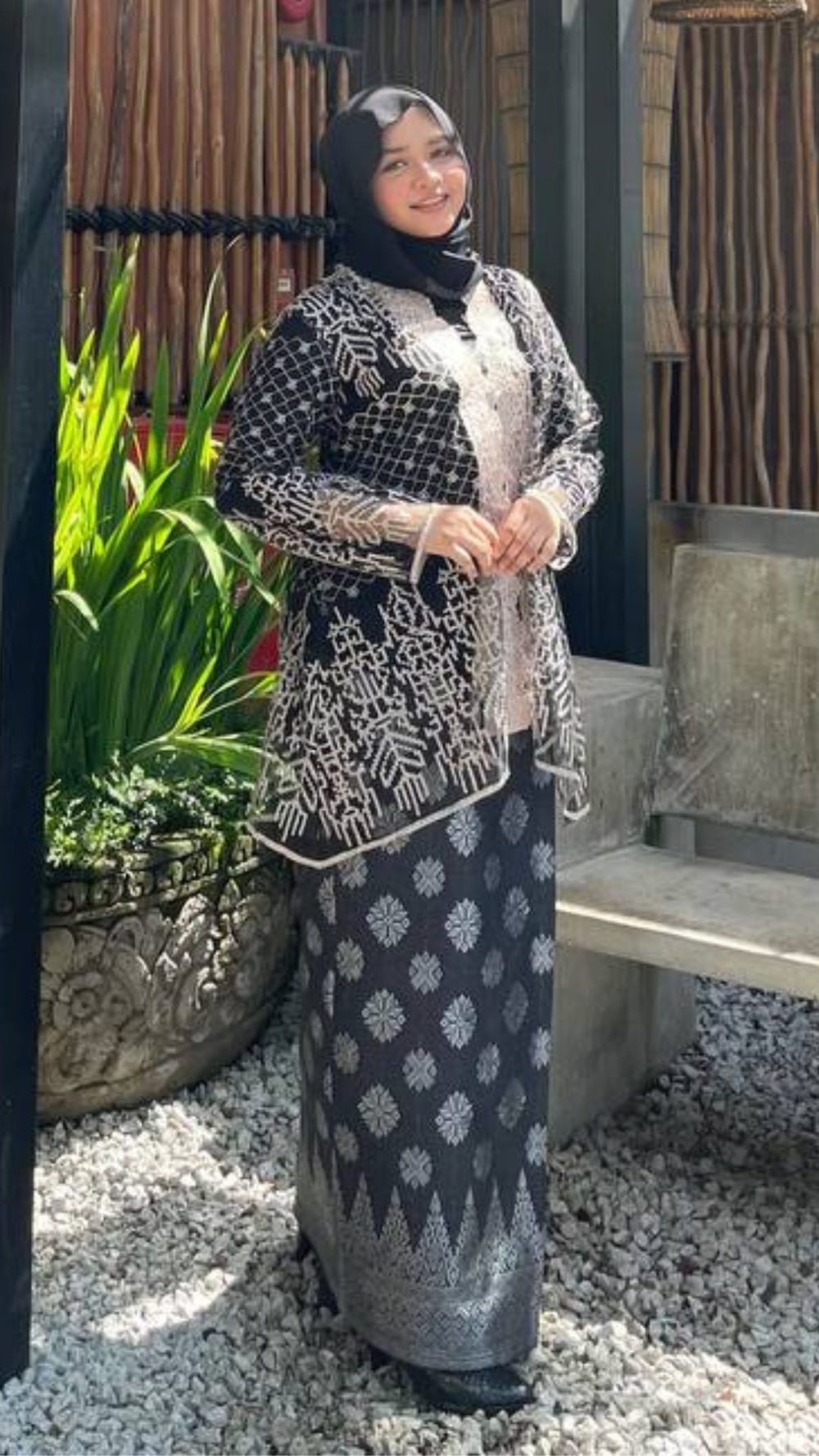 Orked - Kebaya Pendek - Black - Image 2