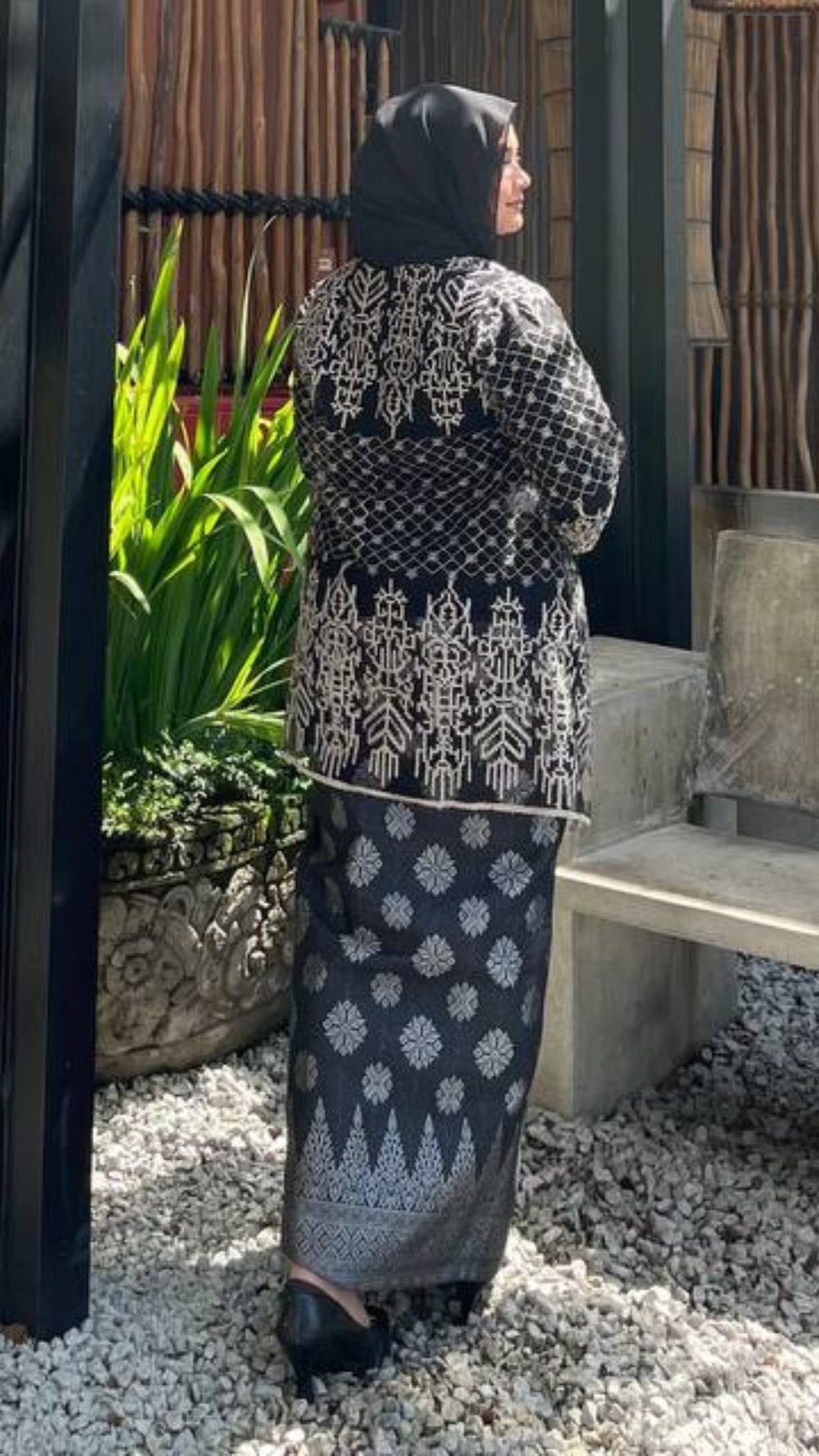 Orked - Kebaya Pendek - Black - Image 3