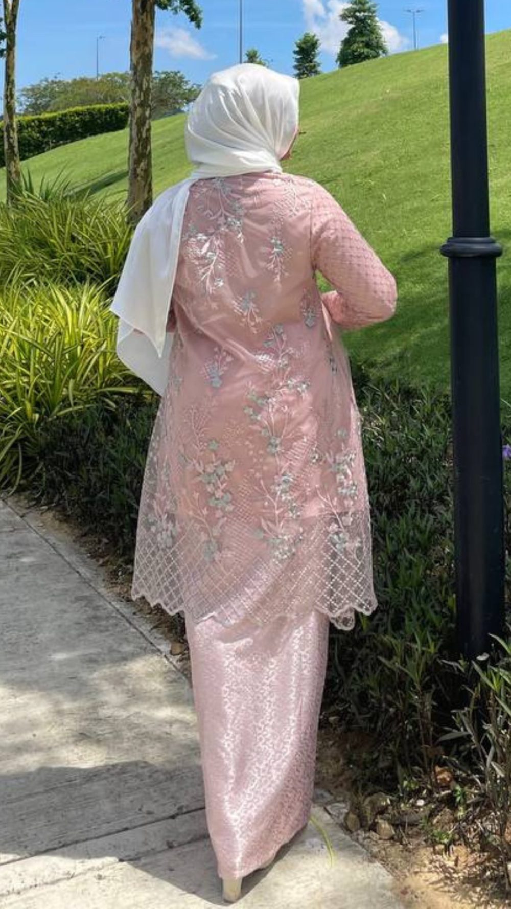 Raisya - Kebaya Labuh - Pink - Image 3