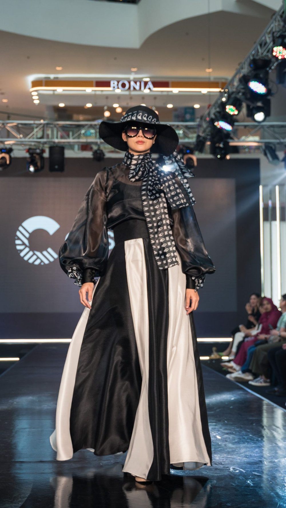 Hawa - Casual Set - Blouse & Skirt - Black & White - Image 2