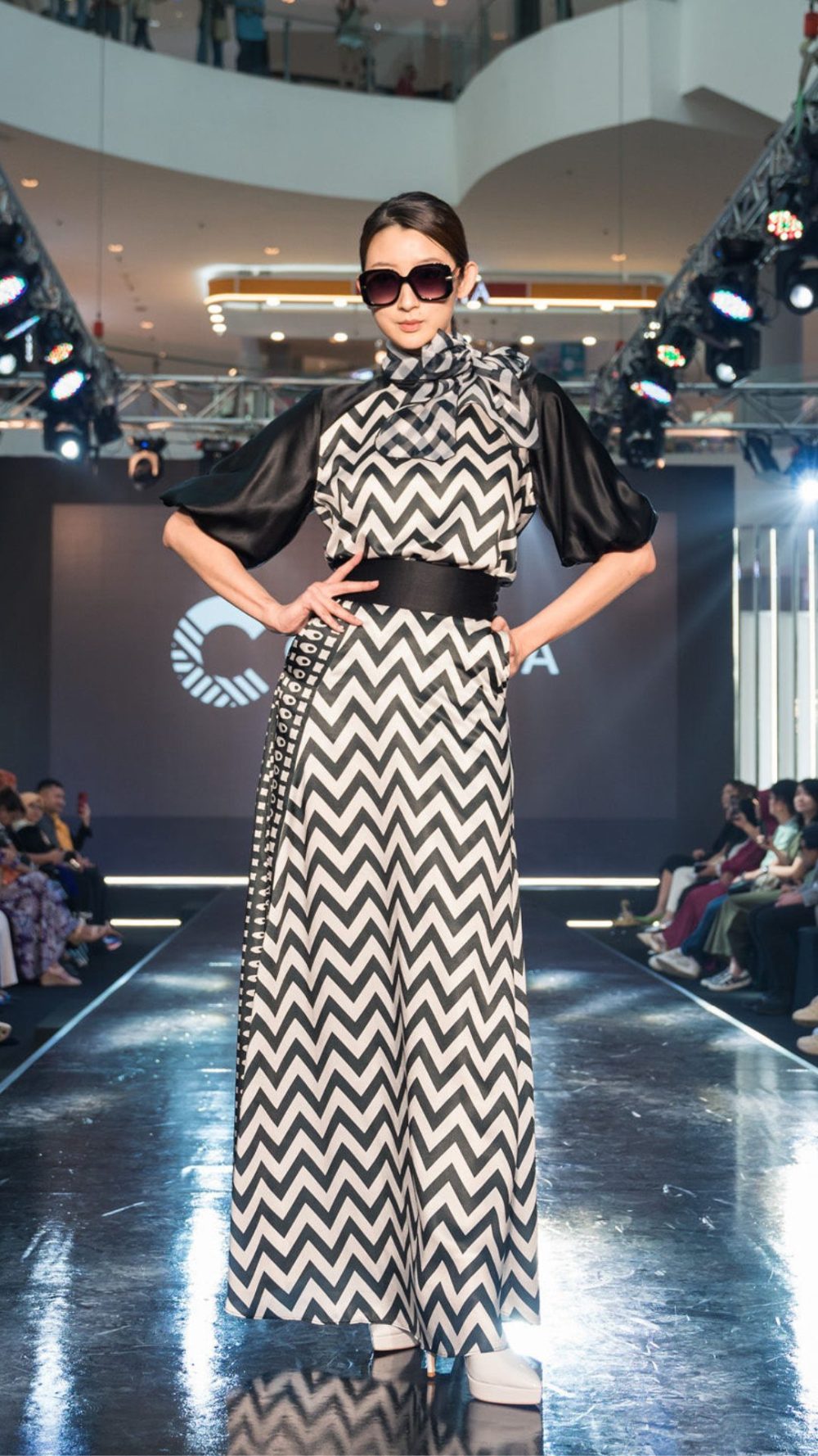 Rona - Casual Set - Blouse & Skirt - Black & White - Image 3