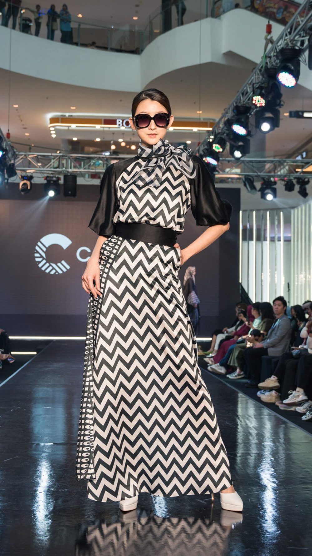 Rona - Casual Set - Blouse & Skirt - Black & White