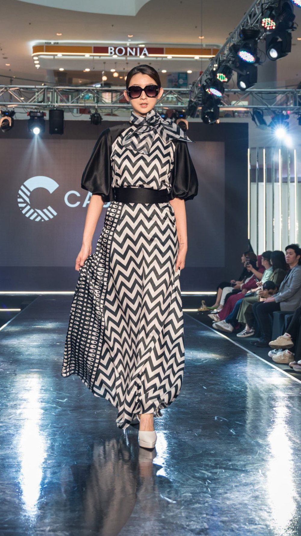 Rona - Casual Set - Blouse & Skirt - Black & White - Image 2