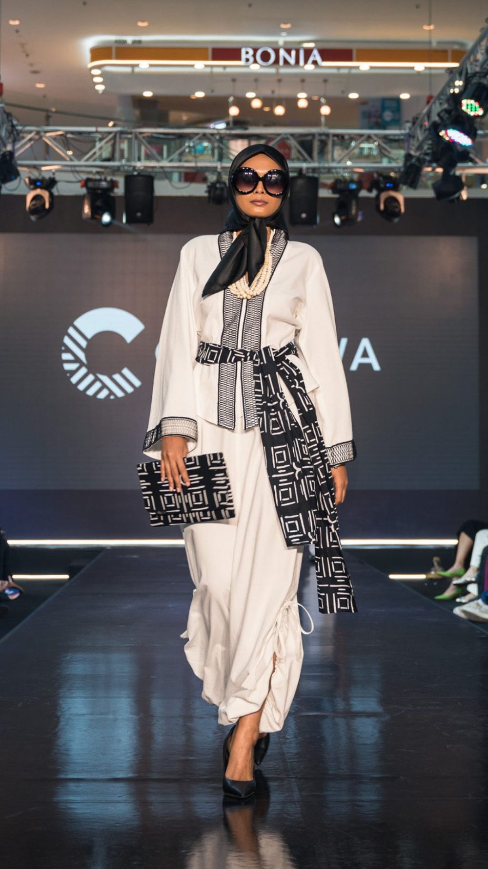 Senja - Casual Set - Blouse & Pants - Black & White